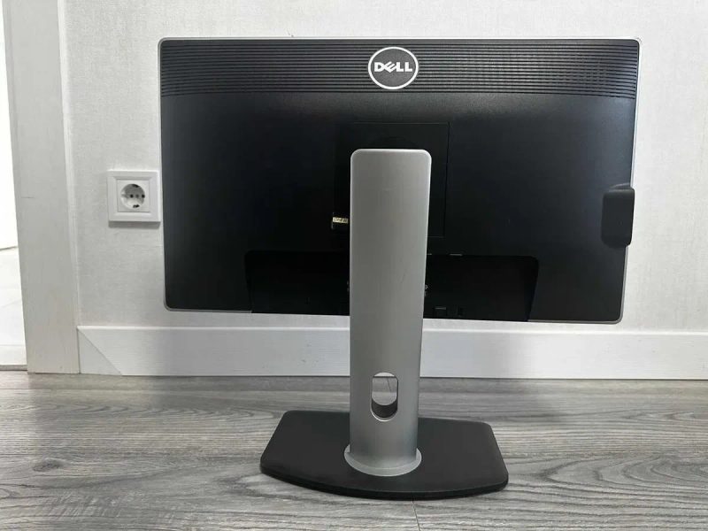 Монитор DELL Ultrasharp U2312Hm / 23 Дюймів / IPS / 1920x1080 — фото 2