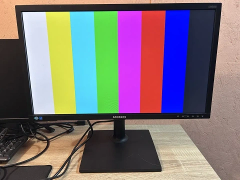 Монітор Samsung 23,6” LS24E65UPLX с HDMI розʼємом, а також VGA, DisplayPort Б/У