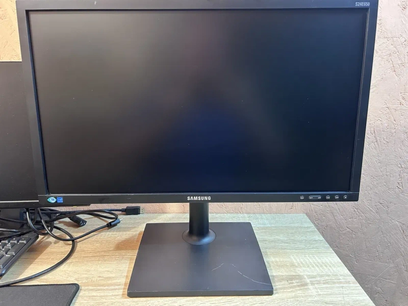 Монітор Samsung 23,6” LS24E65UPLX с HDMI розʼємом, а також VGA, DisplayPort Б/У — фото 2