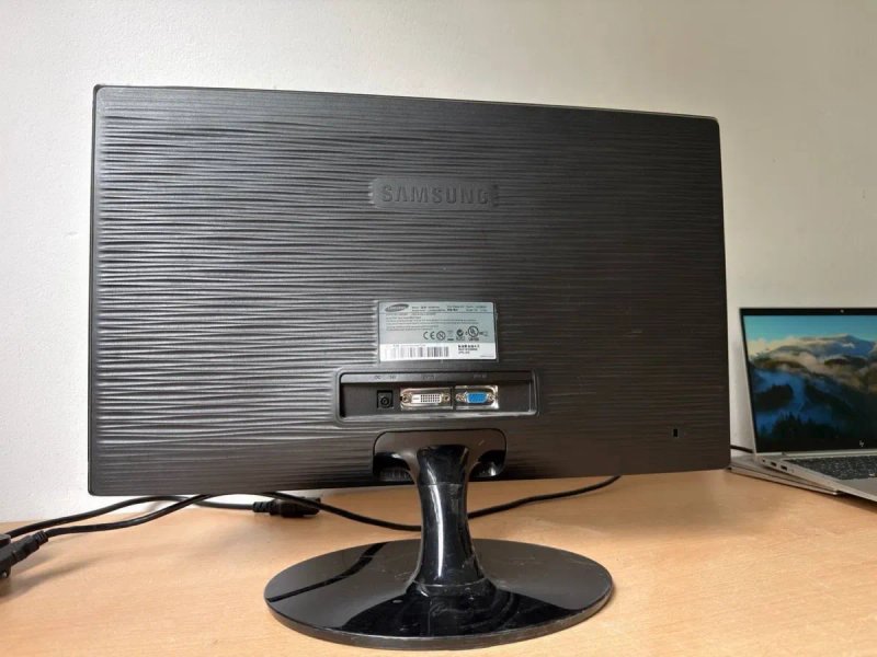 Монітор Samsung SyncMaster 22” / Full HD / DVI / VGA — фото 3
