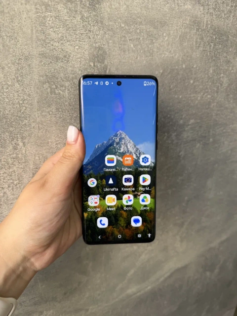 Motorola edge 40 neo 12/256 в дуже гарному стані. З коробкою. Гарантія 3 місяці