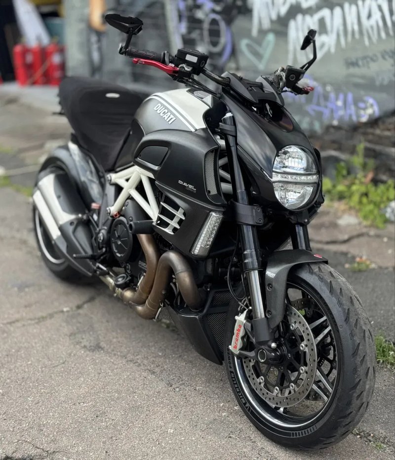 Мотоцикл Ducati Diavel AMG Special Edition 2012 року — фото 2