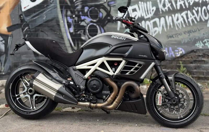 Мотоцикл Ducati Diavel AMG Special Edition 2012 року — фото 4