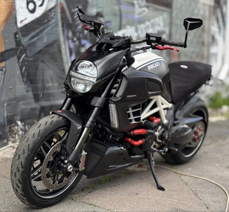 Мотоцикл Ducati Diavel AMG Special Edition 2012 року — фото 7