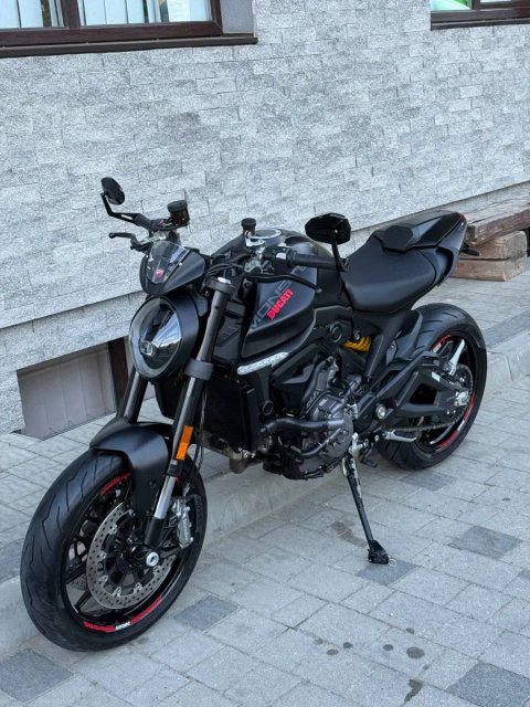 Мотоцикл Ducati Monster 937 2023 року