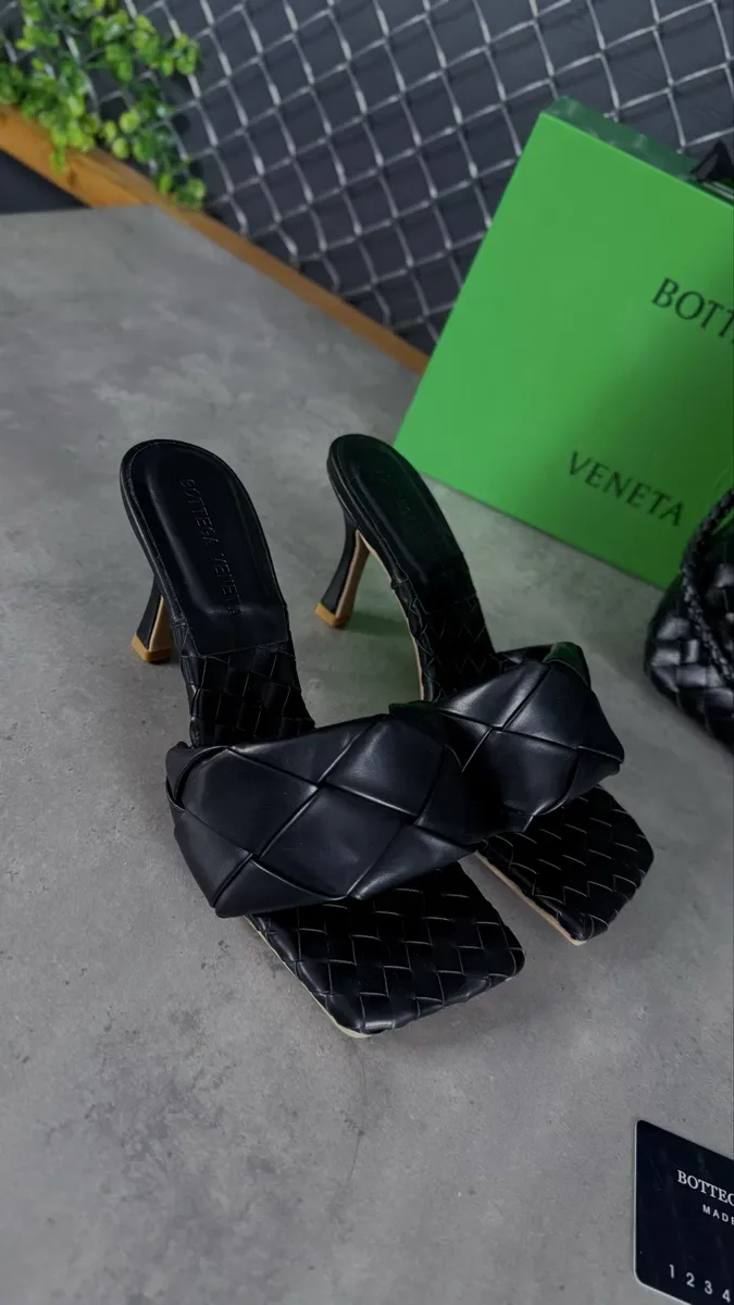 Мюлі та сумка від Bottega Veneta — фото 3