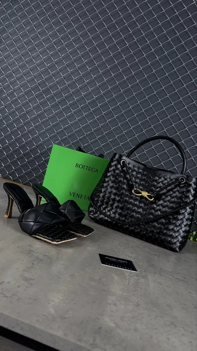Мюлі та сумка від Bottega Veneta — фото 6