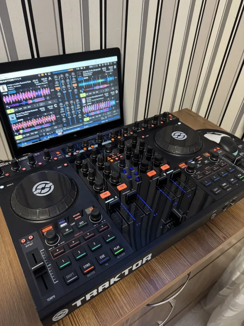 Native Instruments Traktor S4 DJ контроллер — фото 2