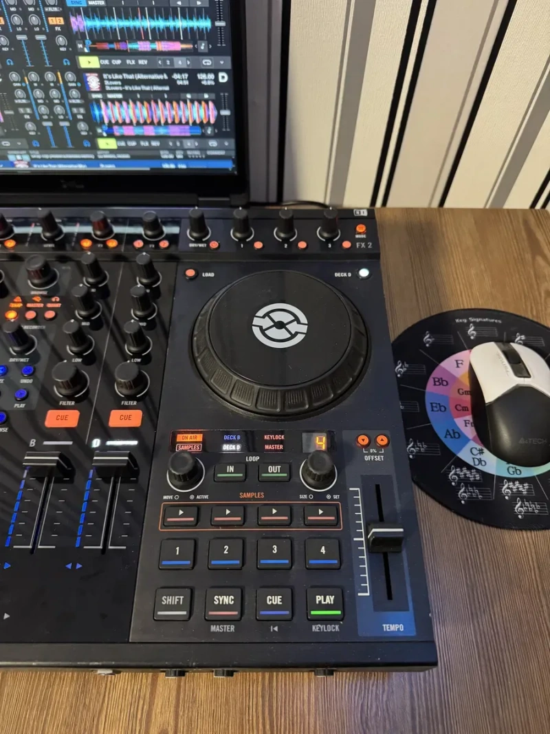 Native Instruments Traktor S4 DJ контроллер — фото 3