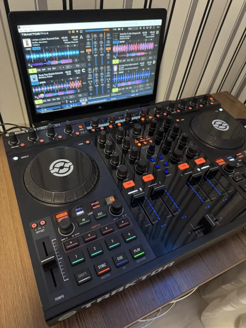 Native Instruments Traktor S4 DJ контроллер — фото 4