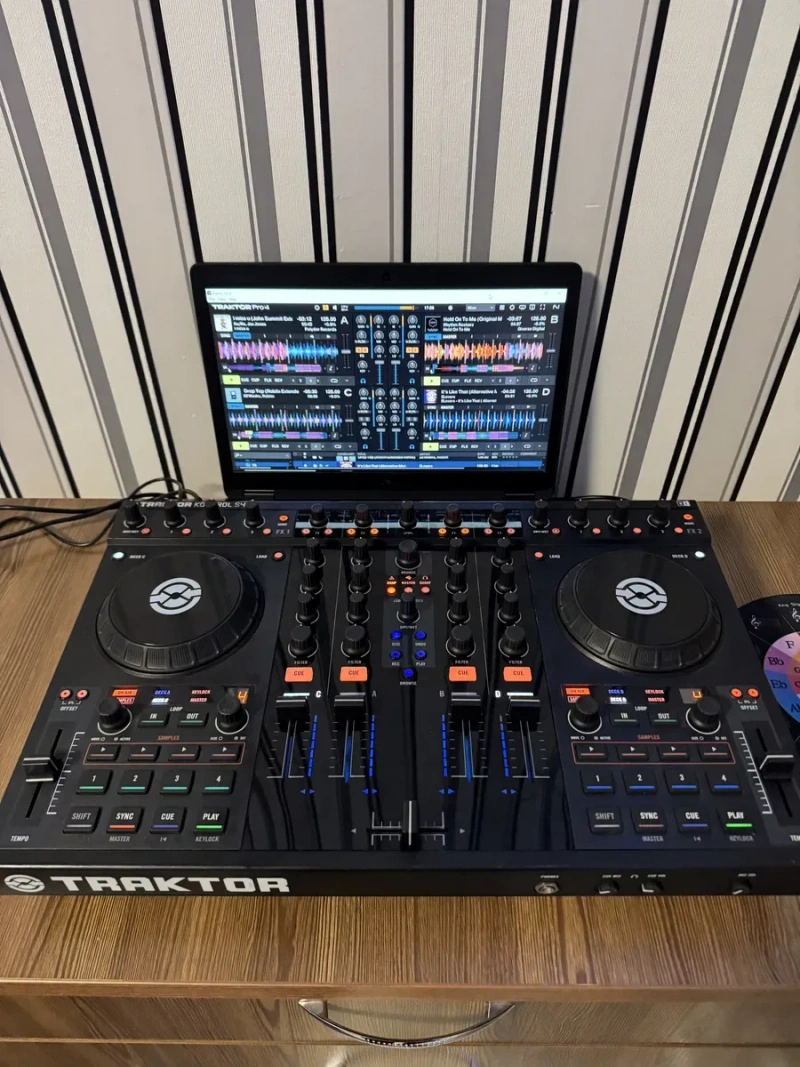 Native Instruments Traktor S4 DJ контроллер — фото 5