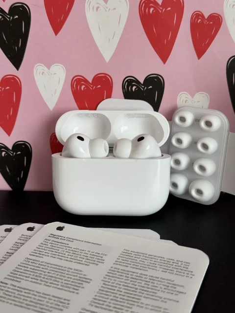 Навушники Apple AirPods Pro 3 (Шумоподавлення і режим прозорості)