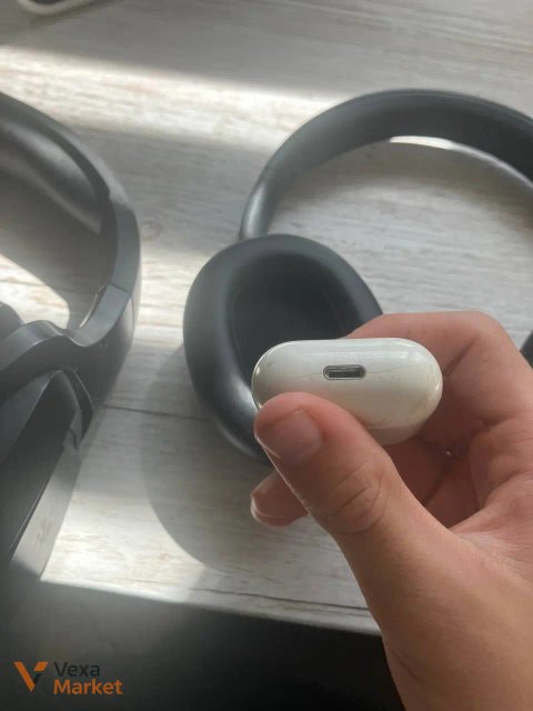 Навушники та AirPods у комплекті