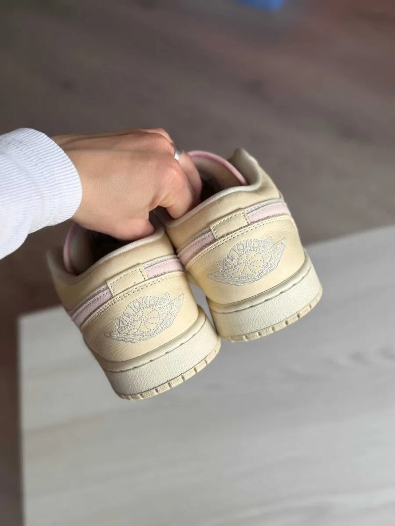 Nike Air Jordan 1 Low SE Coconut Milk. Оригінальні кросівки. Оригінал. Демісезон. — фото 4