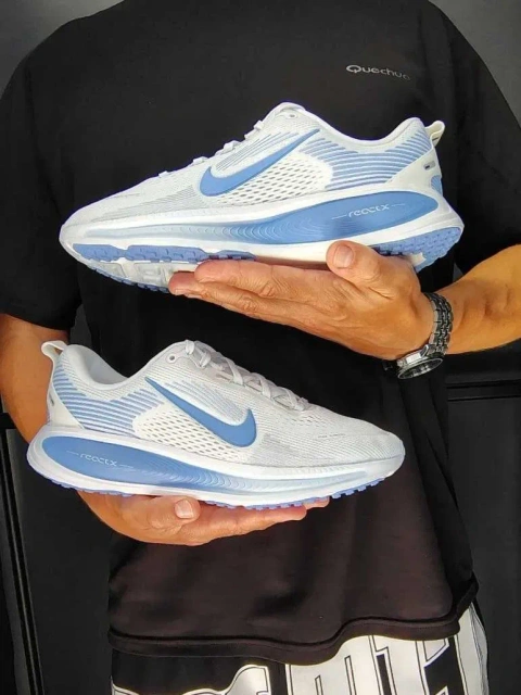 Nike Air Zoom Vomero 18 (HQ2157 109) оригінал!!!