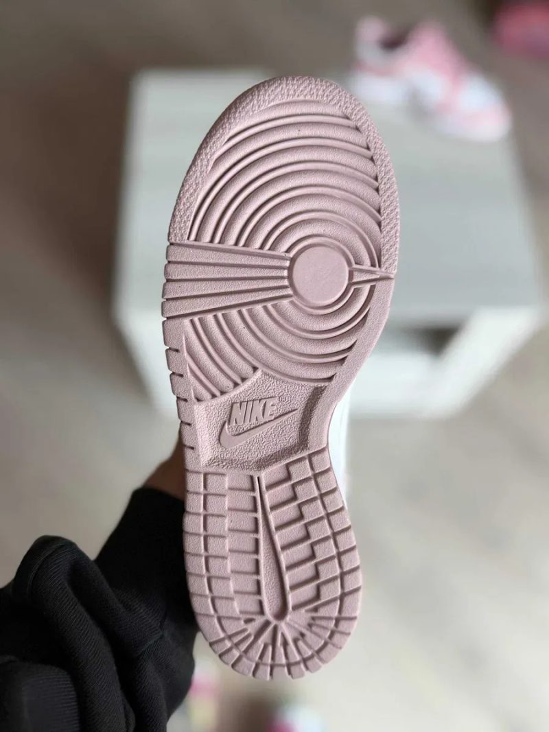 Nike Dunk Low Pink Velvet. Жіночі кросівки. Оригінал. Демісезон — фото 5