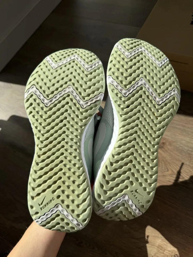Nike Revolution 5 жіночі кросівки 37.5 / 23.5 см мʼятного кольору оригінал — фото 6