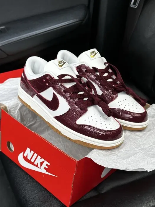 Nike SB Dunk Low Burgundy Croc жіночі кросівки найк сб данк бордові — фото 2
