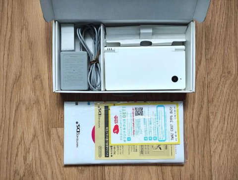 Nintendo DSi White