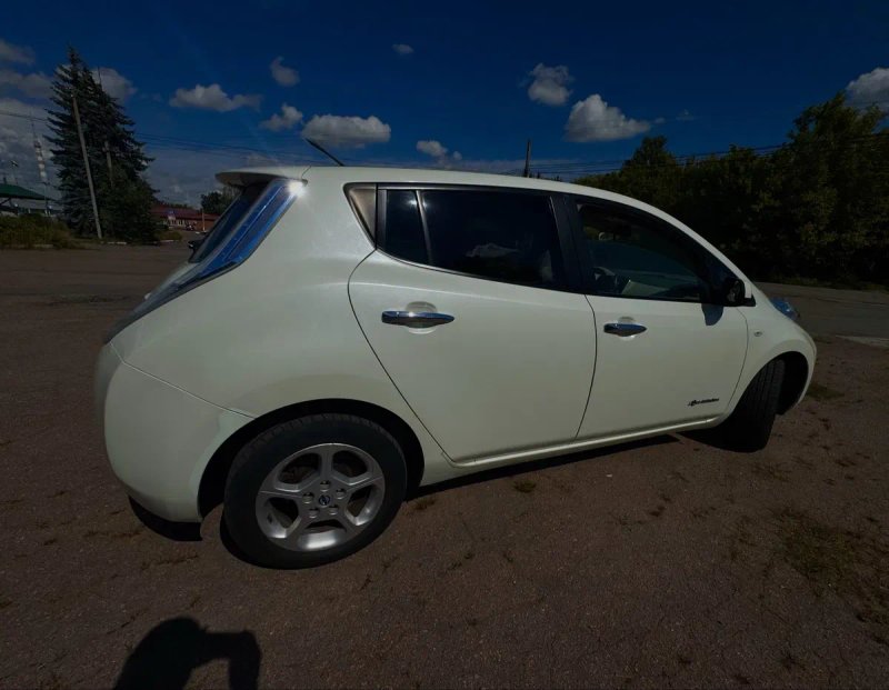 Nissan Leaf 2011 — 100% не крашений! Обслужений, запас 85 км + зарядка — фото 3