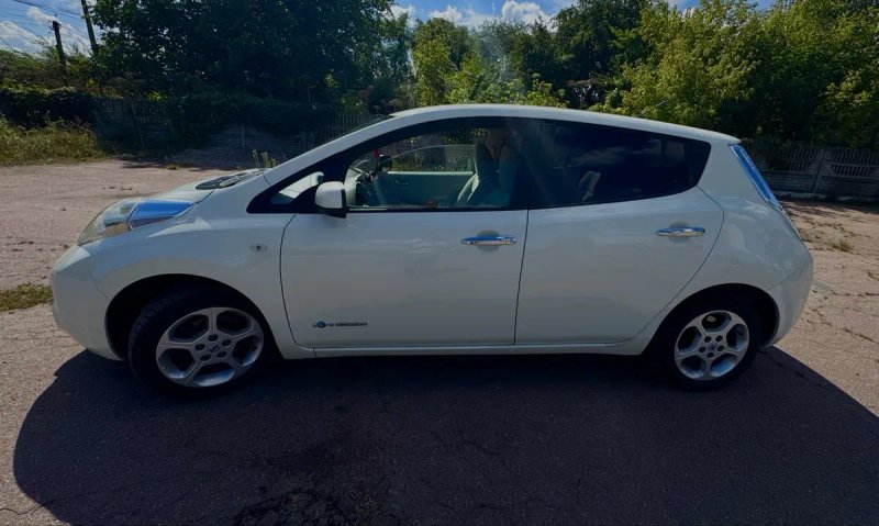 Nissan Leaf 2011 — 100% не крашений! Обслужений, запас 85 км + зарядка — фото 6