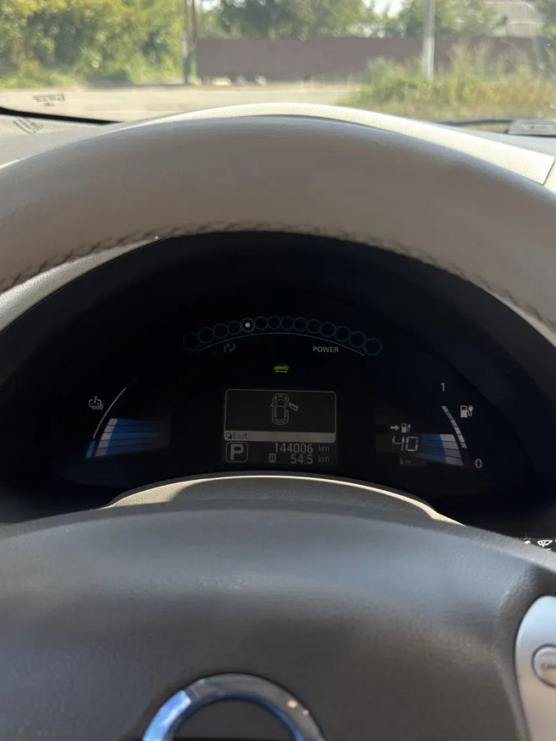 Nissan Leaf 2011 — 100% не крашений! Обслужений, запас 85 км + зарядка — фото 8