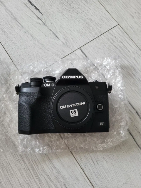 НОВА - 0 кадрів, 0 пробігу. Olympus OM-D E-M10 Mark IV.
