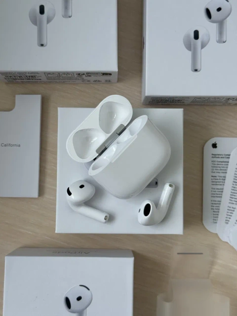 Нові навушники AirPods 4 ANC (Шумоподавлення, адаптивний режим)