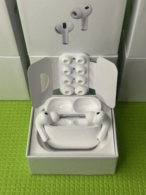 Нові навушники Apple AirPods Pro 3