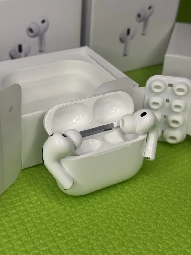 Нові навушники Apple AirPods Pro 3 — фото 2
