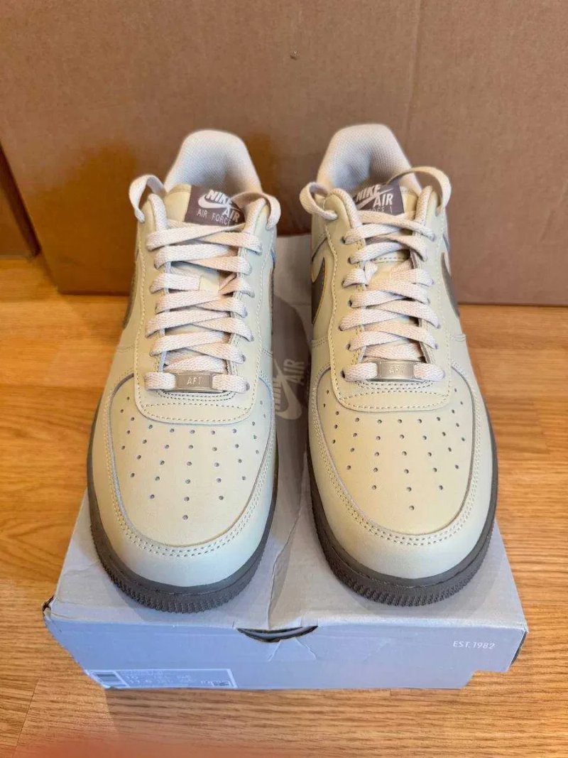 Нові оригінальні кросівки від бренду Nike Air Force 1 '07 Low Ess Розмір - 44 (28cm) — фото 3