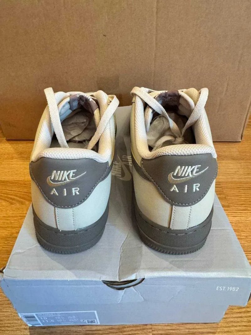 Нові оригінальні кросівки від бренду Nike Air Force 1 '07 Low Ess Розмір - 44 (28cm) — фото 4