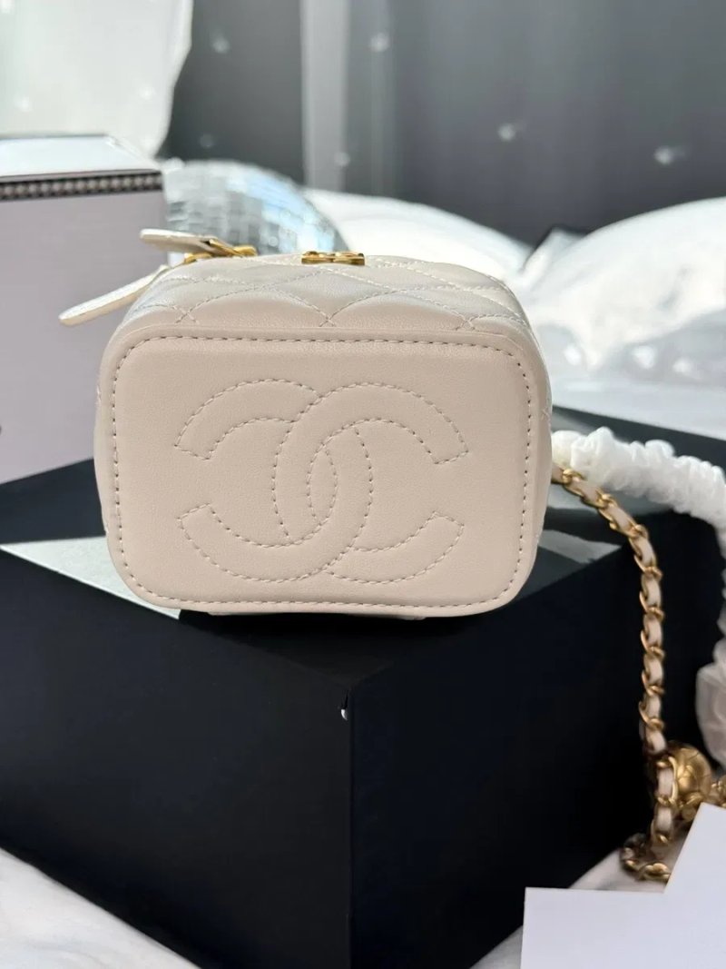 НОВИНКА ‼️ Chanel Mini Vanity Case in Cream Lambskin Gold-Tone Hardware / Chanel Mini Vanity Case / женская кожаная сумочка Шанель — фото 2