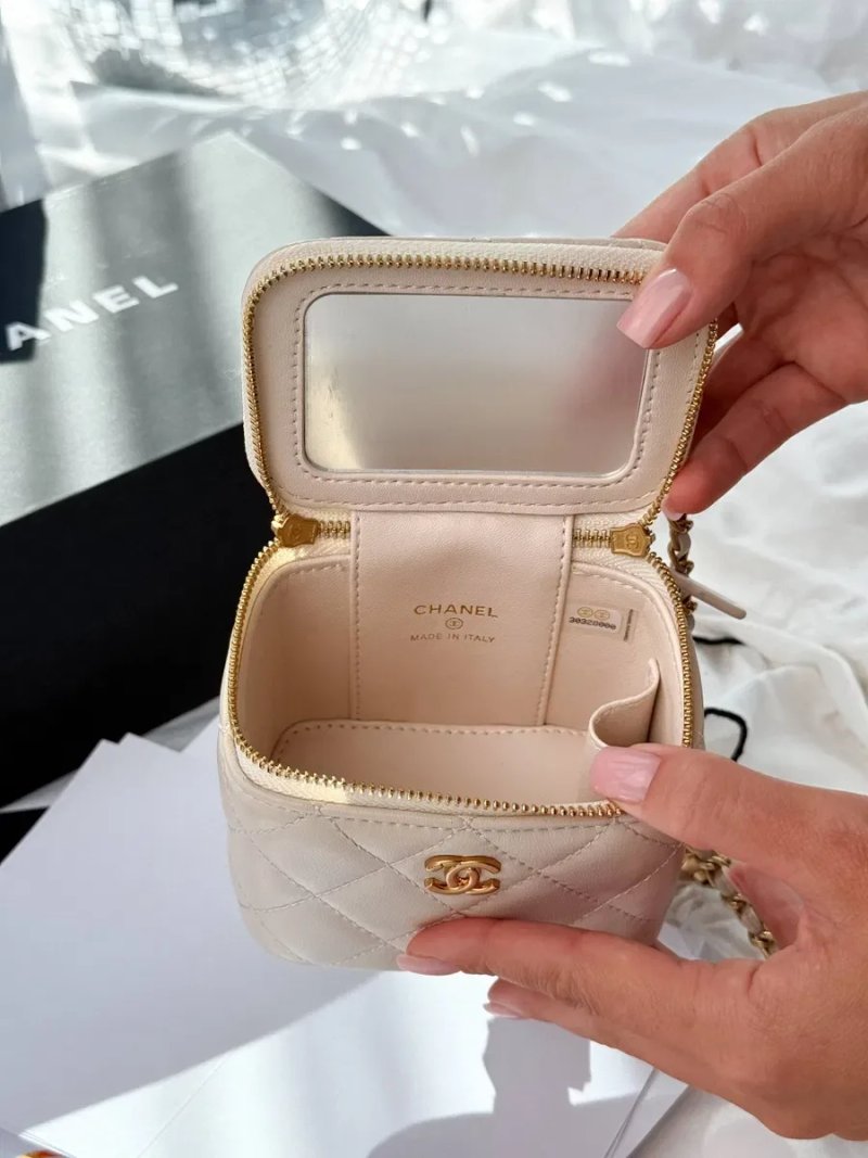 НОВИНКА ‼️ Chanel Mini Vanity Case in Cream Lambskin Gold-Tone Hardware / Chanel Mini Vanity Case / женская кожаная сумочка Шанель — фото 4