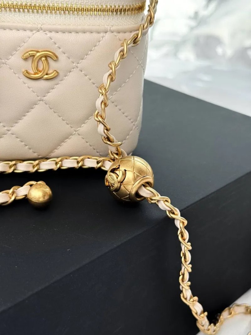 НОВИНКА ‼️ Chanel Mini Vanity Case in Cream Lambskin Gold-Tone Hardware / Chanel Mini Vanity Case / женская кожаная сумочка Шанель — фото 5