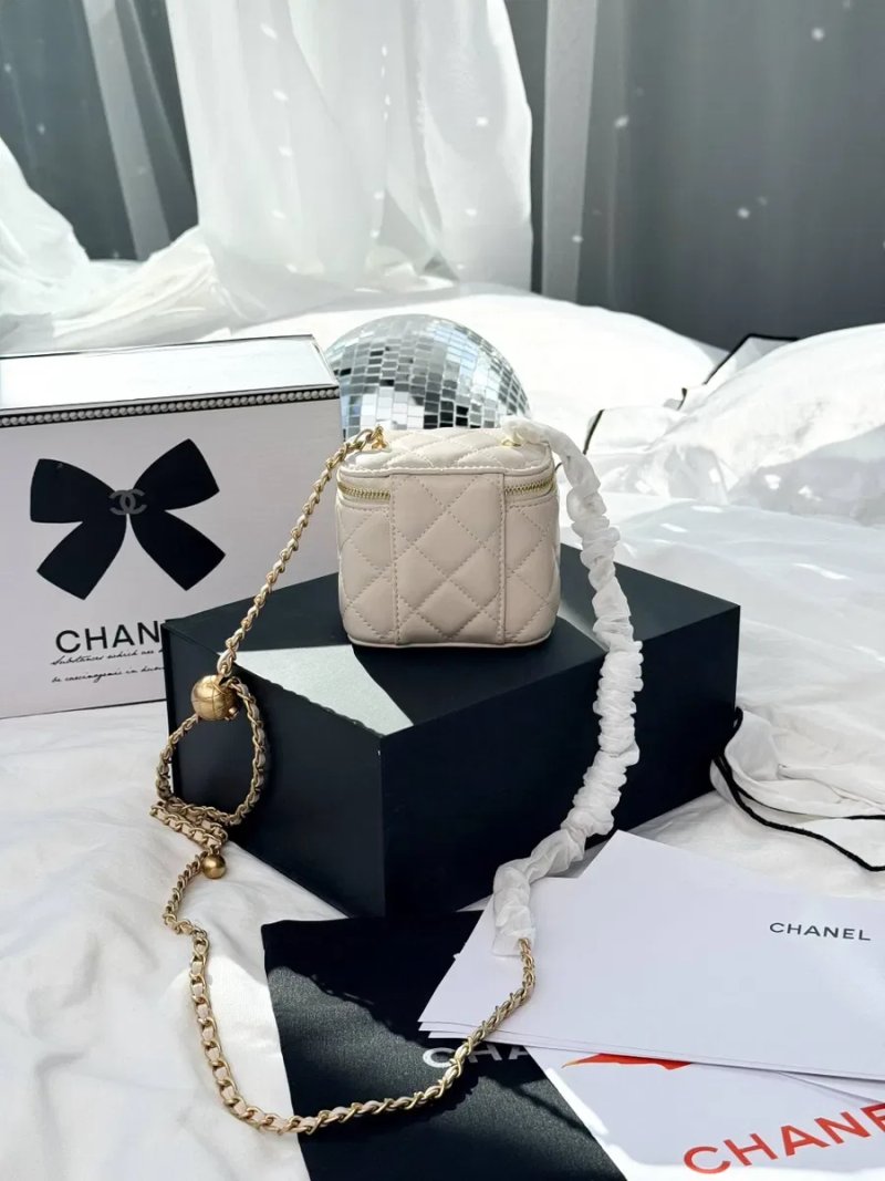 НОВИНКА ‼️ Chanel Mini Vanity Case in Cream Lambskin Gold-Tone Hardware / Chanel Mini Vanity Case / женская кожаная сумочка Шанель — фото 8