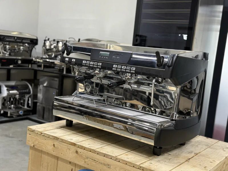 Nuova Simonelli Aurelia II - Професійна мультибойлерна кавомашина — фото 4