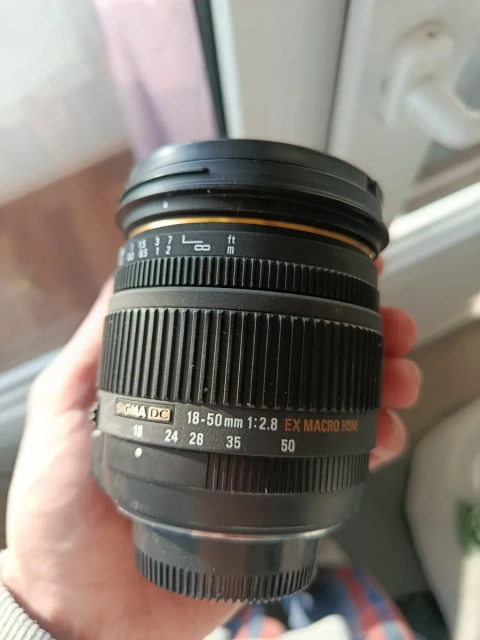 Об'єктив Sigma 18–50mm f/2.8 EX DC Macro HSM під Nikon f