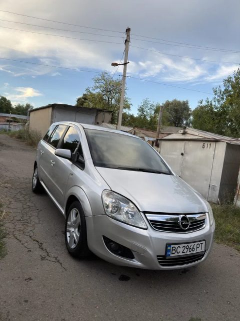 Opel Zafira 2010 рік 1.7 дизель