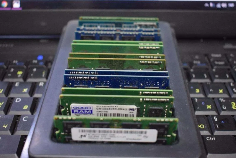 Оперативна пам'ять DDR3/DDR3L Sodimm 4GB,1333,1600MHz — фото 2