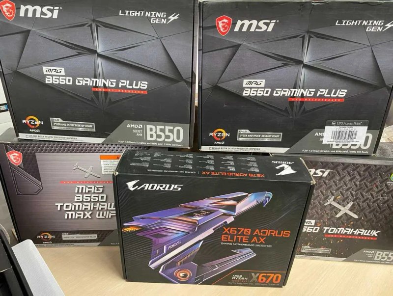 ОПТ / Материнські плати з Європи / MSI, ASUS ROG / Коробка K26875-893/ до ремонту — фото 6