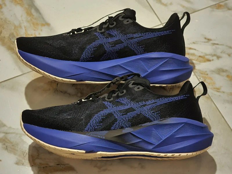 Оригінал 100% чоловічі кросівки asics novablast 5  eur 44 — фото 2