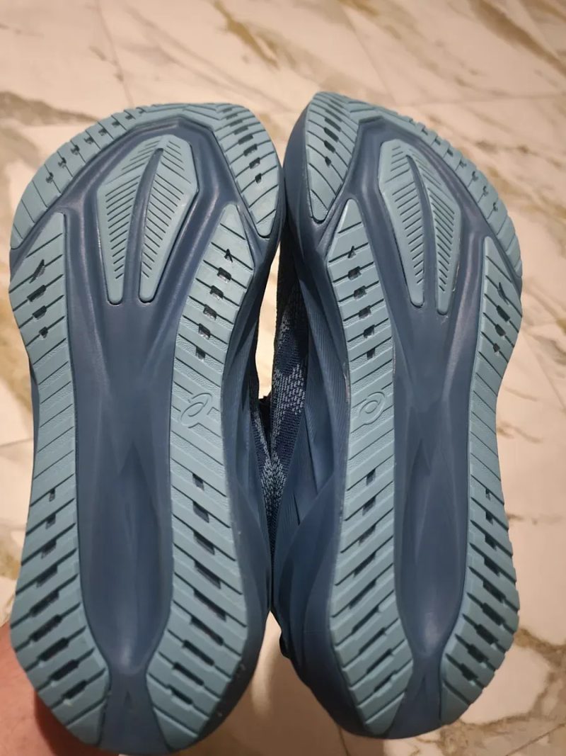 Оригінал 100% чоловічі кросівки asics novablast 5  eur 45 — фото 6