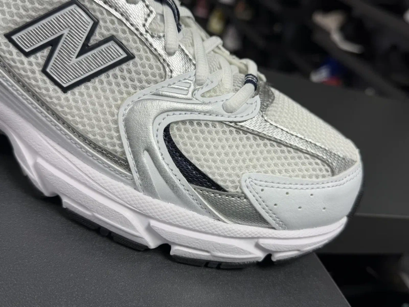 Оригінал 100% кросівки  New Balance Mr530 White MR530sg / 26,5см/ 27см/ — фото 3