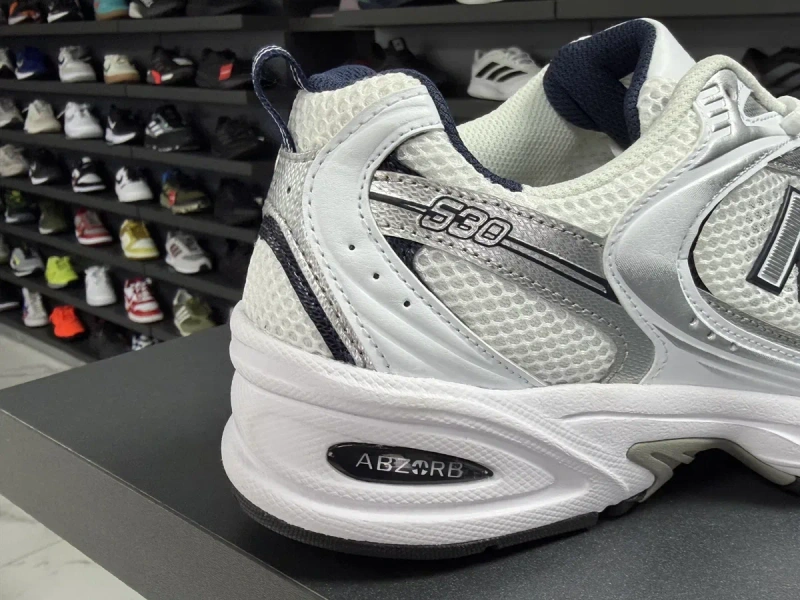 Оригінал 100% кросівки  New Balance Mr530 White MR530sg / 26,5см/ 27см/ — фото 4