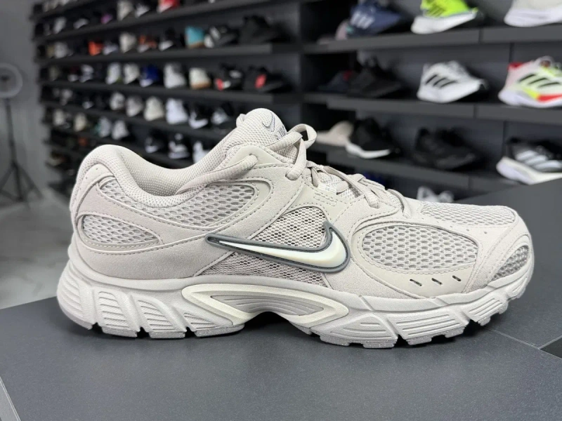 Оригінал 100% кросівки Nike V5 Rnr (II6292-201) /25см//25,5см/26см/26,5см/27,5см/28,5см/29см/ — фото 2
