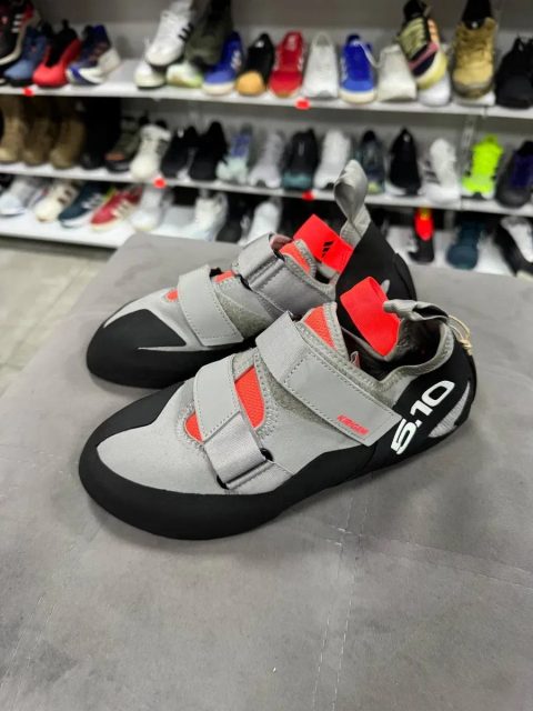 ОРИГІНАЛ 100% Кросівки Скельники adidas Five Ten Kirigami Dove Grey Core Black Solar Red 41