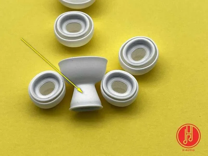Оригинальная пара амбушюр к наушникам Apple AirPods Pro размер M — фото 6