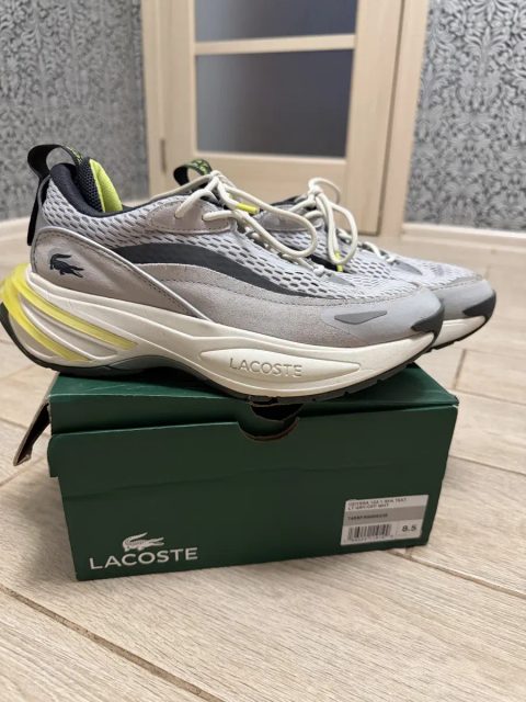 Оригінальні кросівки Lacoste