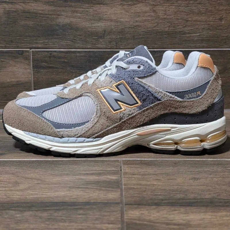Оригінальні кросівки New Balance 2002R Mushroom Brown/Grey — фото 2